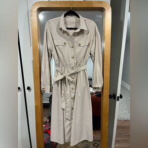 Essue button dress with belt / small / missing first button